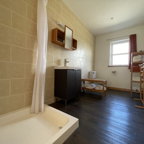 Bathroom_1.jpg
